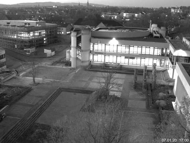 Foto der Webcam: Verwaltungsgebäude, Innenhof mit Audimax, Hörsaal-Gebäude 1