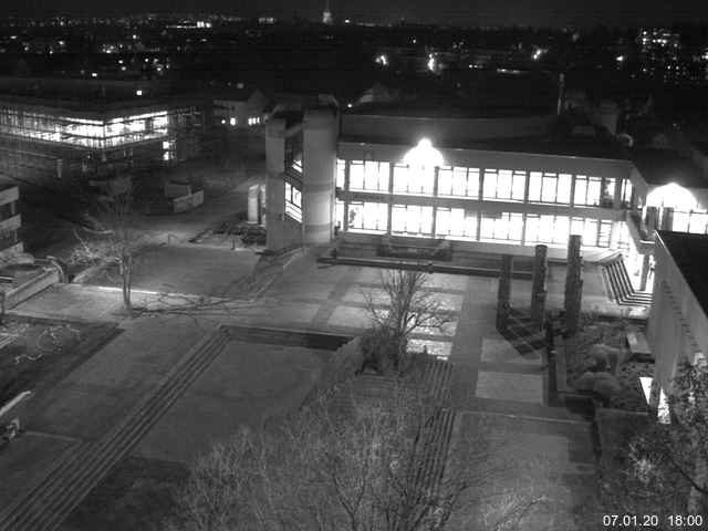 Foto der Webcam: Verwaltungsgebäude, Innenhof mit Audimax, Hörsaal-Gebäude 1