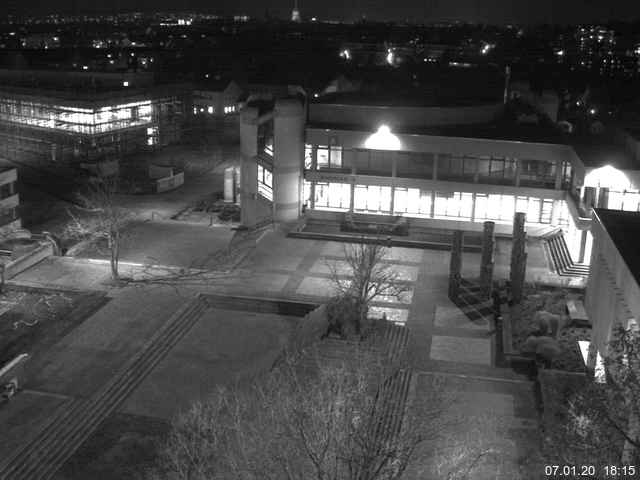 Foto der Webcam: Verwaltungsgebäude, Innenhof mit Audimax, Hörsaal-Gebäude 1