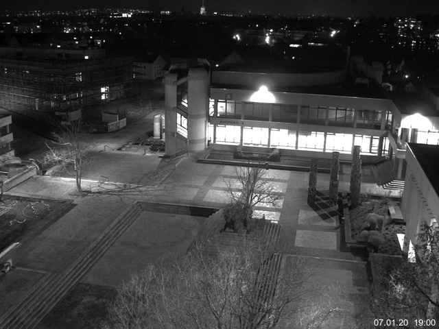 Foto der Webcam: Verwaltungsgebäude, Innenhof mit Audimax, Hörsaal-Gebäude 1