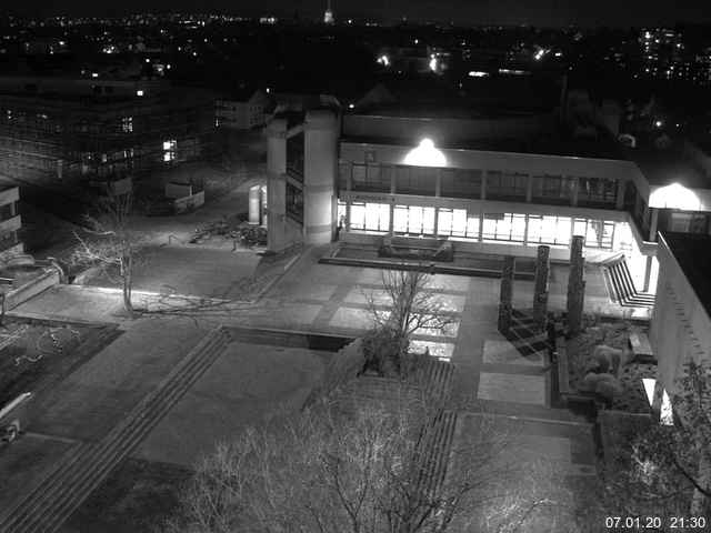 Foto der Webcam: Verwaltungsgebäude, Innenhof mit Audimax, Hörsaal-Gebäude 1