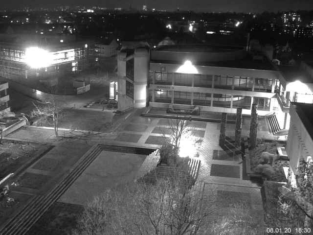 Foto der Webcam: Verwaltungsgebäude, Innenhof mit Audimax, Hörsaal-Gebäude 1