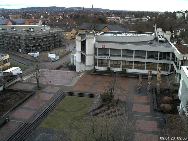 Foto der Webcam: Verwaltungsgebäude, Innenhof mit Audimax, Hörsaal-Gebäude 1