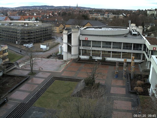 Foto der Webcam: Verwaltungsgebäude, Innenhof mit Audimax, Hörsaal-Gebäude 1