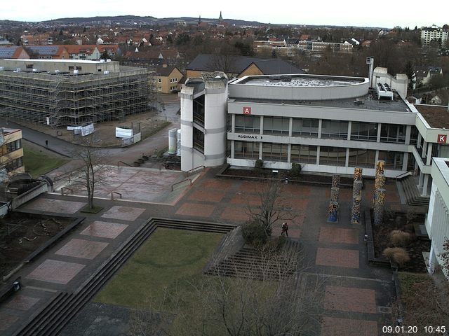 Foto der Webcam: Verwaltungsgebäude, Innenhof mit Audimax, Hörsaal-Gebäude 1