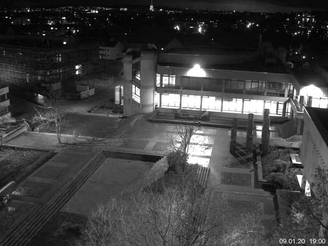 Foto der Webcam: Verwaltungsgebäude, Innenhof mit Audimax, Hörsaal-Gebäude 1