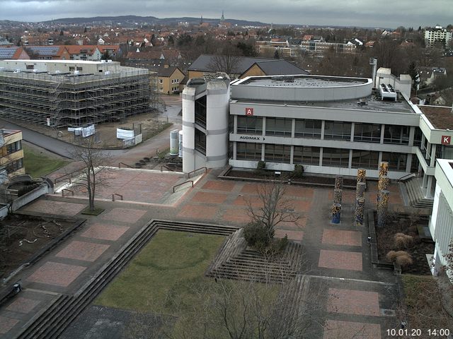 Foto der Webcam: Verwaltungsgebäude, Innenhof mit Audimax, Hörsaal-Gebäude 1