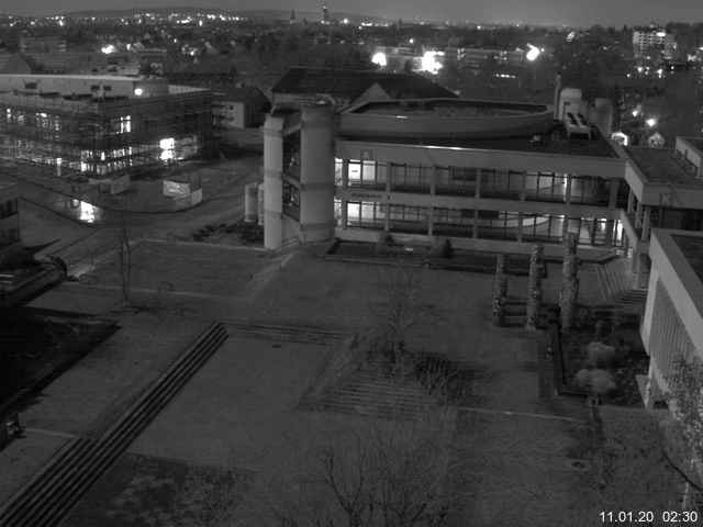 Foto der Webcam: Verwaltungsgebäude, Innenhof mit Audimax, Hörsaal-Gebäude 1