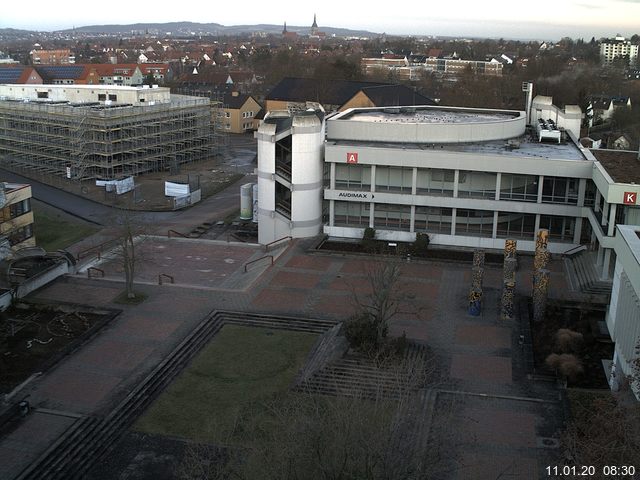 Foto der Webcam: Verwaltungsgebäude, Innenhof mit Audimax, Hörsaal-Gebäude 1