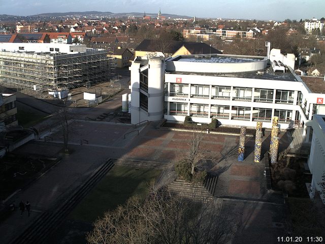 Foto der Webcam: Verwaltungsgebäude, Innenhof mit Audimax, Hörsaal-Gebäude 1