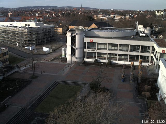 Foto der Webcam: Verwaltungsgebäude, Innenhof mit Audimax, Hörsaal-Gebäude 1