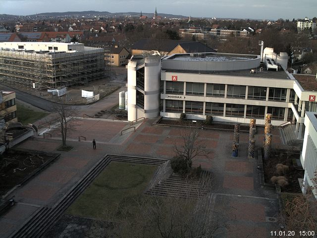 Foto der Webcam: Verwaltungsgebäude, Innenhof mit Audimax, Hörsaal-Gebäude 1