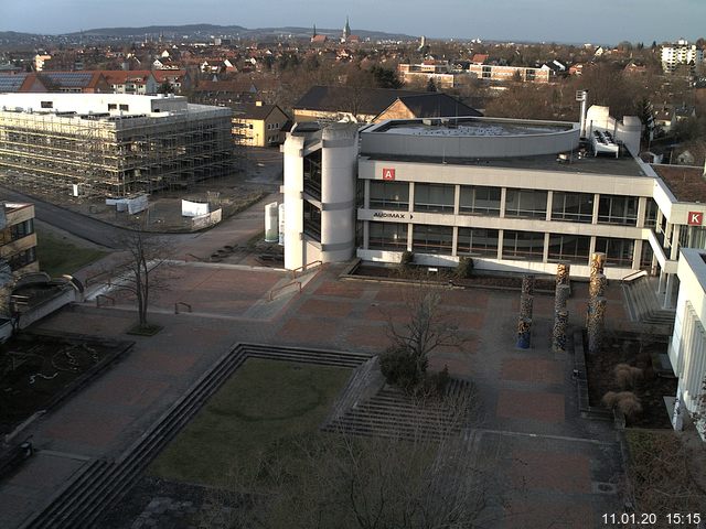 Foto der Webcam: Verwaltungsgebäude, Innenhof mit Audimax, Hörsaal-Gebäude 1