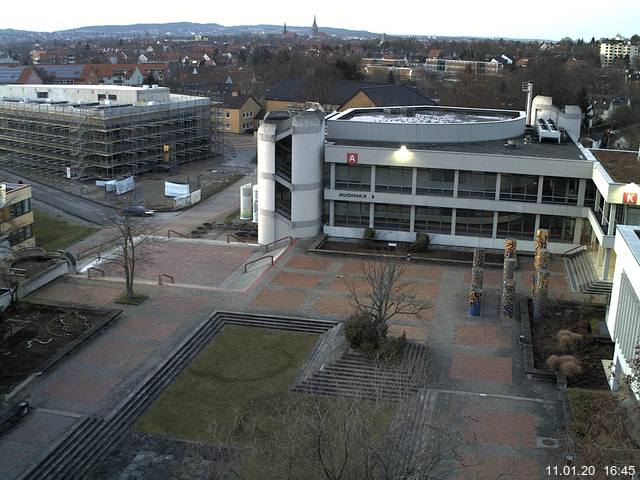 Foto der Webcam: Verwaltungsgebäude, Innenhof mit Audimax, Hörsaal-Gebäude 1