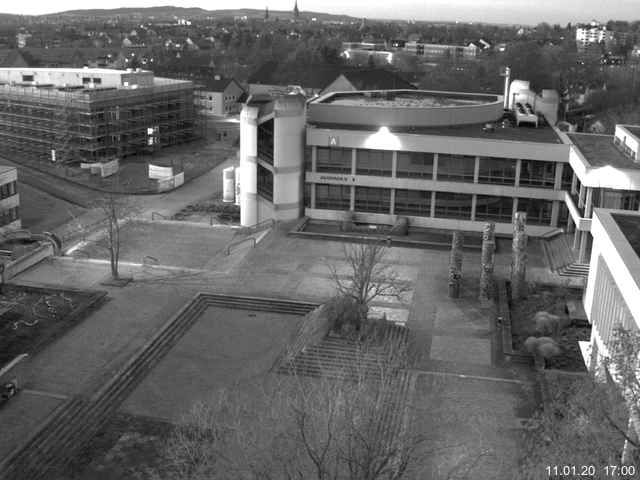 Foto der Webcam: Verwaltungsgebäude, Innenhof mit Audimax, Hörsaal-Gebäude 1