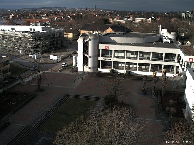 Foto der Webcam: Verwaltungsgebäude, Innenhof mit Audimax, Hörsaal-Gebäude 1