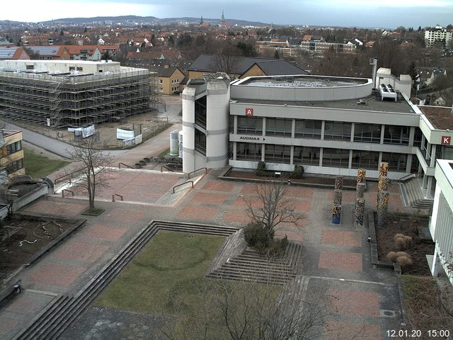 Foto der Webcam: Verwaltungsgebäude, Innenhof mit Audimax, Hörsaal-Gebäude 1