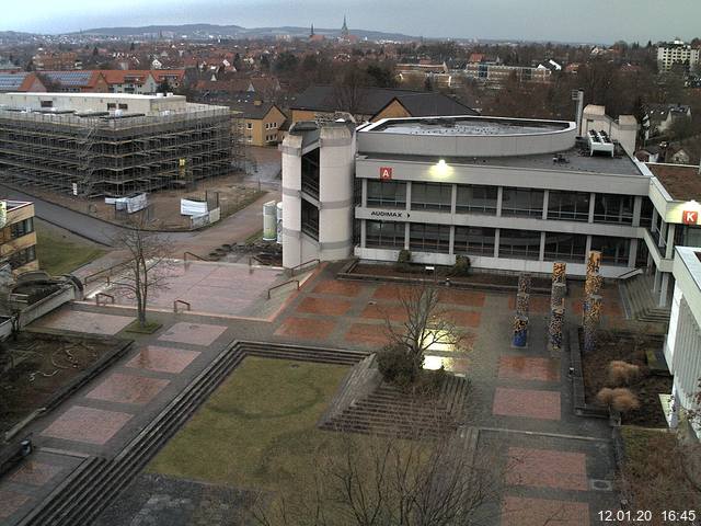 Foto der Webcam: Verwaltungsgebäude, Innenhof mit Audimax, Hörsaal-Gebäude 1