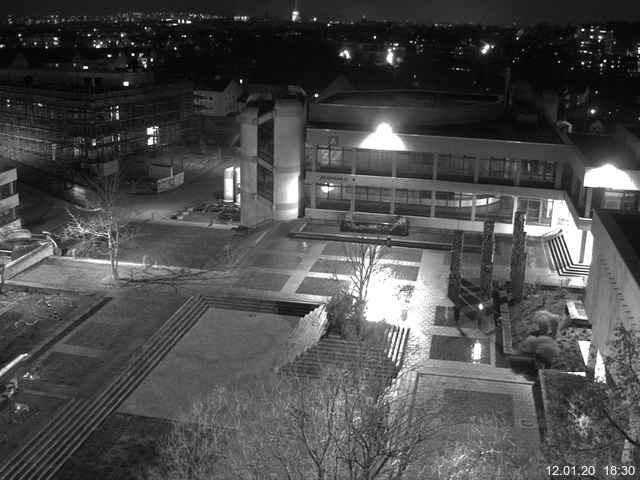 Foto der Webcam: Verwaltungsgebäude, Innenhof mit Audimax, Hörsaal-Gebäude 1