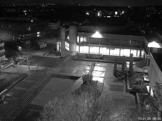 Foto der Webcam: Verwaltungsgebäude, Innenhof mit Audimax, Hörsaal-Gebäude 1