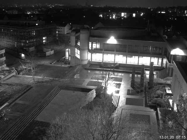 Foto der Webcam: Verwaltungsgebäude, Innenhof mit Audimax, Hörsaal-Gebäude 1