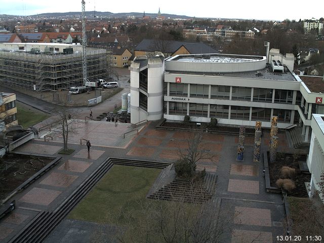 Foto der Webcam: Verwaltungsgebäude, Innenhof mit Audimax, Hörsaal-Gebäude 1