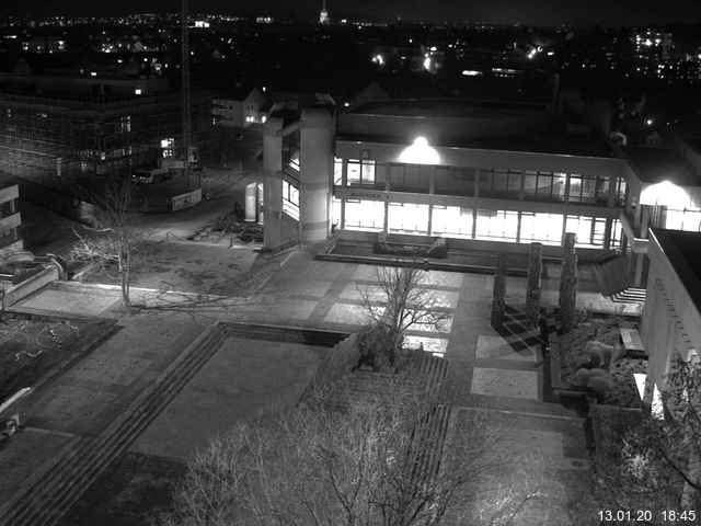 Foto der Webcam: Verwaltungsgebäude, Innenhof mit Audimax, Hörsaal-Gebäude 1