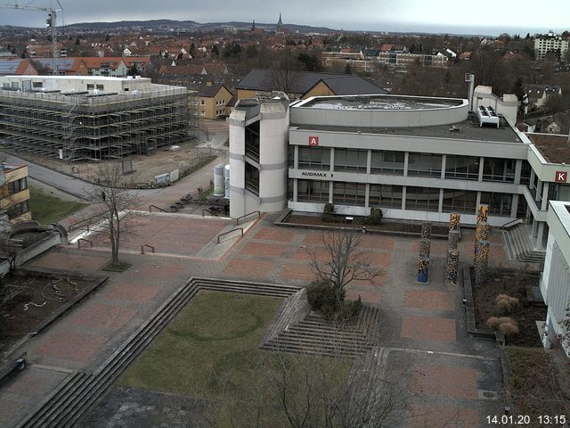 Foto der Webcam: Verwaltungsgebäude, Innenhof mit Audimax, Hörsaal-Gebäude 1