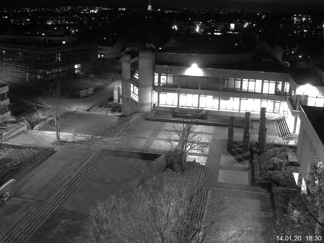 Foto der Webcam: Verwaltungsgebäude, Innenhof mit Audimax, Hörsaal-Gebäude 1