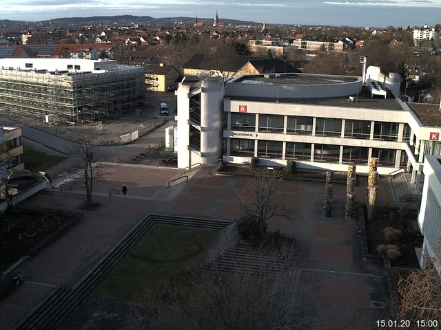 Foto der Webcam: Verwaltungsgebäude, Innenhof mit Audimax, Hörsaal-Gebäude 1