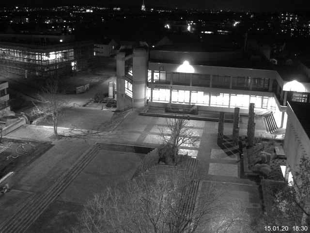 Foto der Webcam: Verwaltungsgebäude, Innenhof mit Audimax, Hörsaal-Gebäude 1