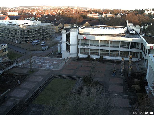 Foto der Webcam: Verwaltungsgebäude, Innenhof mit Audimax, Hörsaal-Gebäude 1