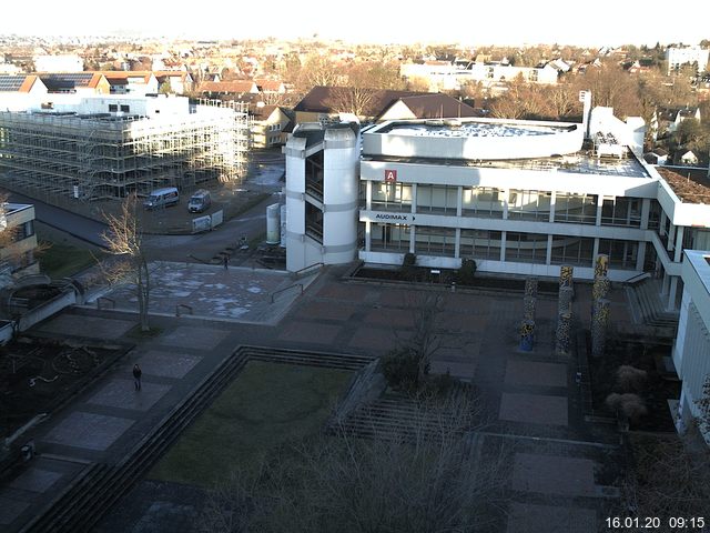 Foto der Webcam: Verwaltungsgebäude, Innenhof mit Audimax, Hörsaal-Gebäude 1