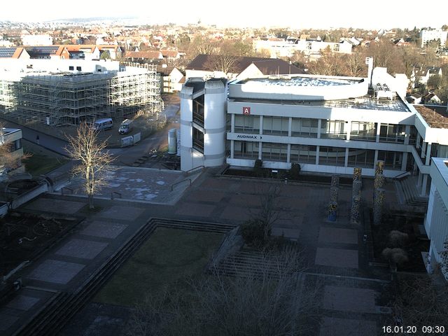 Foto der Webcam: Verwaltungsgebäude, Innenhof mit Audimax, Hörsaal-Gebäude 1