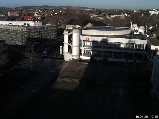 Foto der Webcam: Verwaltungsgebäude, Innenhof mit Audimax, Hörsaal-Gebäude 1