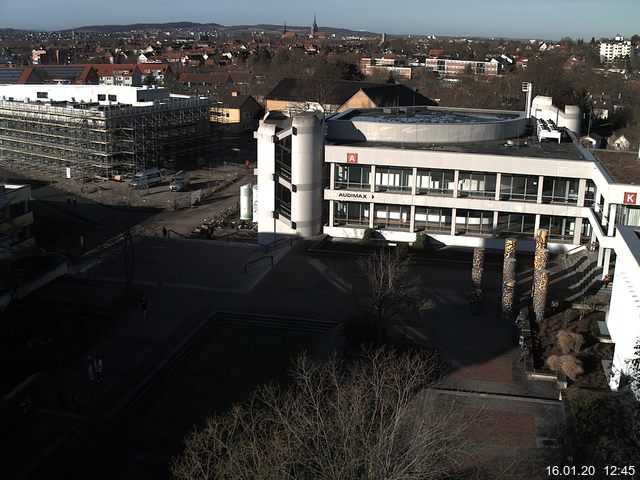 Foto der Webcam: Verwaltungsgebäude, Innenhof mit Audimax, Hörsaal-Gebäude 1