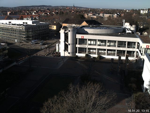 Foto der Webcam: Verwaltungsgebäude, Innenhof mit Audimax, Hörsaal-Gebäude 1