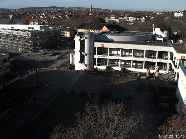 Foto der Webcam: Verwaltungsgebäude, Innenhof mit Audimax, Hörsaal-Gebäude 1