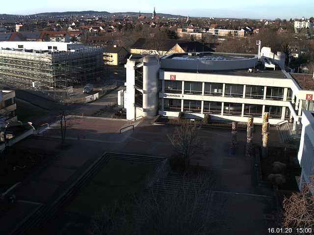 Foto der Webcam: Verwaltungsgebäude, Innenhof mit Audimax, Hörsaal-Gebäude 1