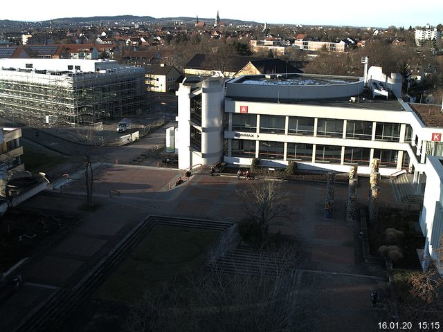 Foto der Webcam: Verwaltungsgebäude, Innenhof mit Audimax, Hörsaal-Gebäude 1