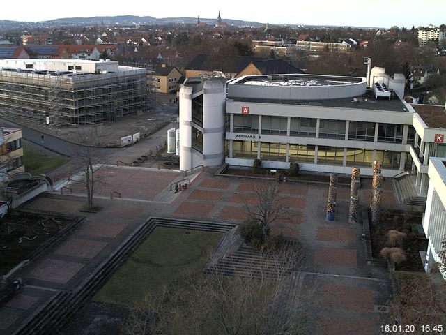 Foto der Webcam: Verwaltungsgebäude, Innenhof mit Audimax, Hörsaal-Gebäude 1