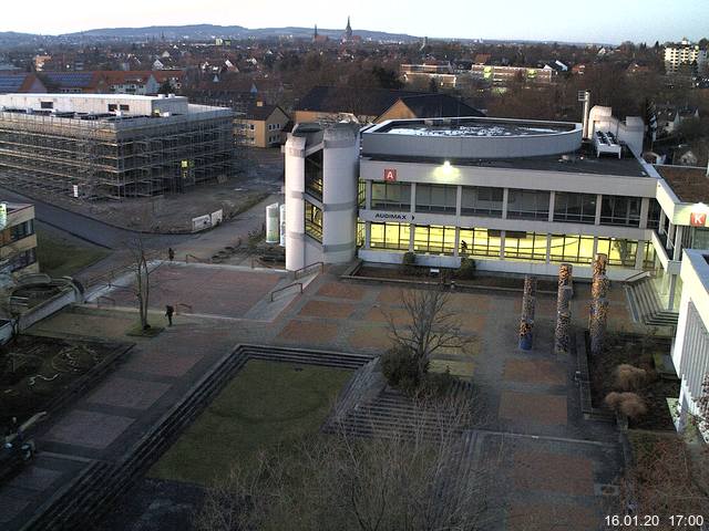 Foto der Webcam: Verwaltungsgebäude, Innenhof mit Audimax, Hörsaal-Gebäude 1