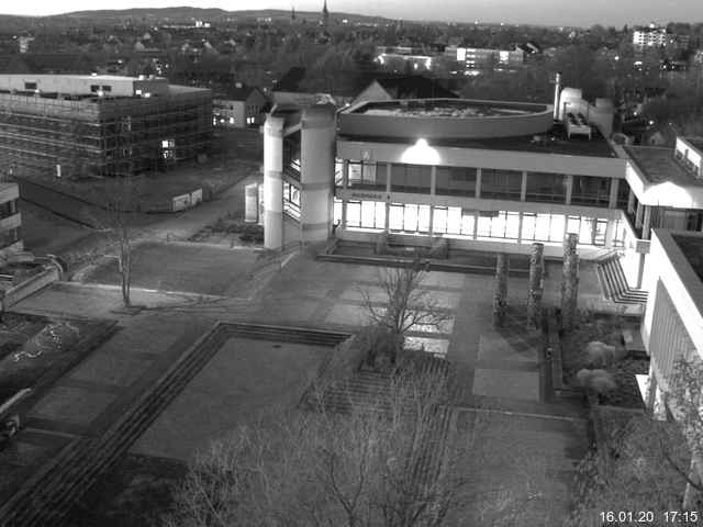 Foto der Webcam: Verwaltungsgebäude, Innenhof mit Audimax, Hörsaal-Gebäude 1