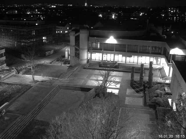 Foto der Webcam: Verwaltungsgebäude, Innenhof mit Audimax, Hörsaal-Gebäude 1