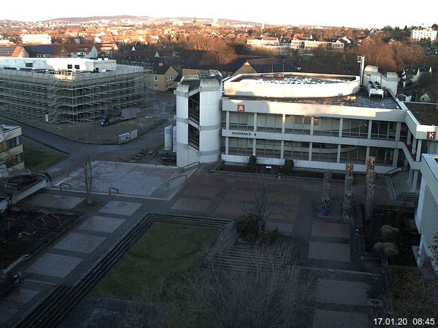 Foto der Webcam: Verwaltungsgebäude, Innenhof mit Audimax, Hörsaal-Gebäude 1