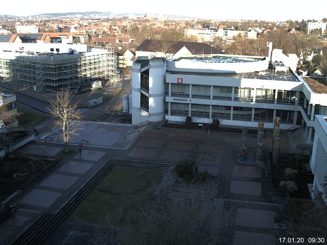 Foto der Webcam: Verwaltungsgebäude, Innenhof mit Audimax, Hörsaal-Gebäude 1