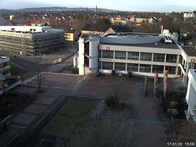 Foto der Webcam: Verwaltungsgebäude, Innenhof mit Audimax, Hörsaal-Gebäude 1