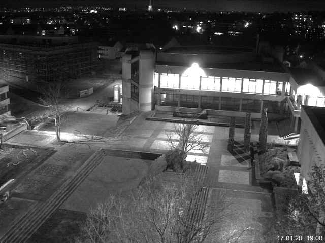 Foto der Webcam: Verwaltungsgebäude, Innenhof mit Audimax, Hörsaal-Gebäude 1