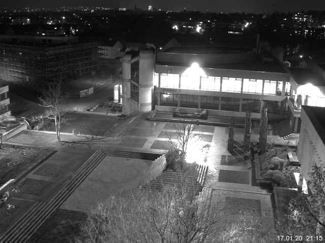 Foto der Webcam: Verwaltungsgebäude, Innenhof mit Audimax, Hörsaal-Gebäude 1