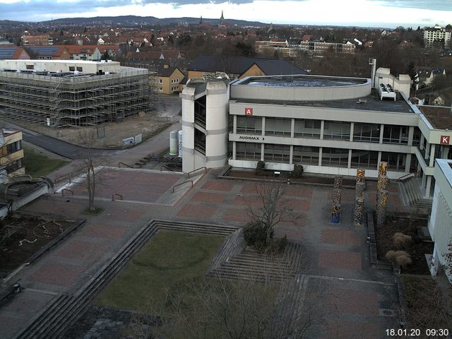 Foto der Webcam: Verwaltungsgebäude, Innenhof mit Audimax, Hörsaal-Gebäude 1